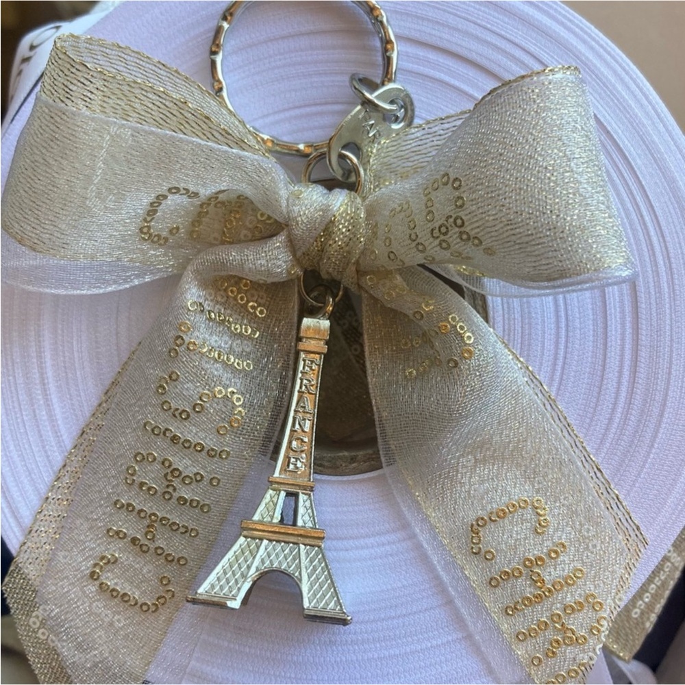 Christian Dior Gift Wrapping Ribbon on Keychain - Picture 3 of 6